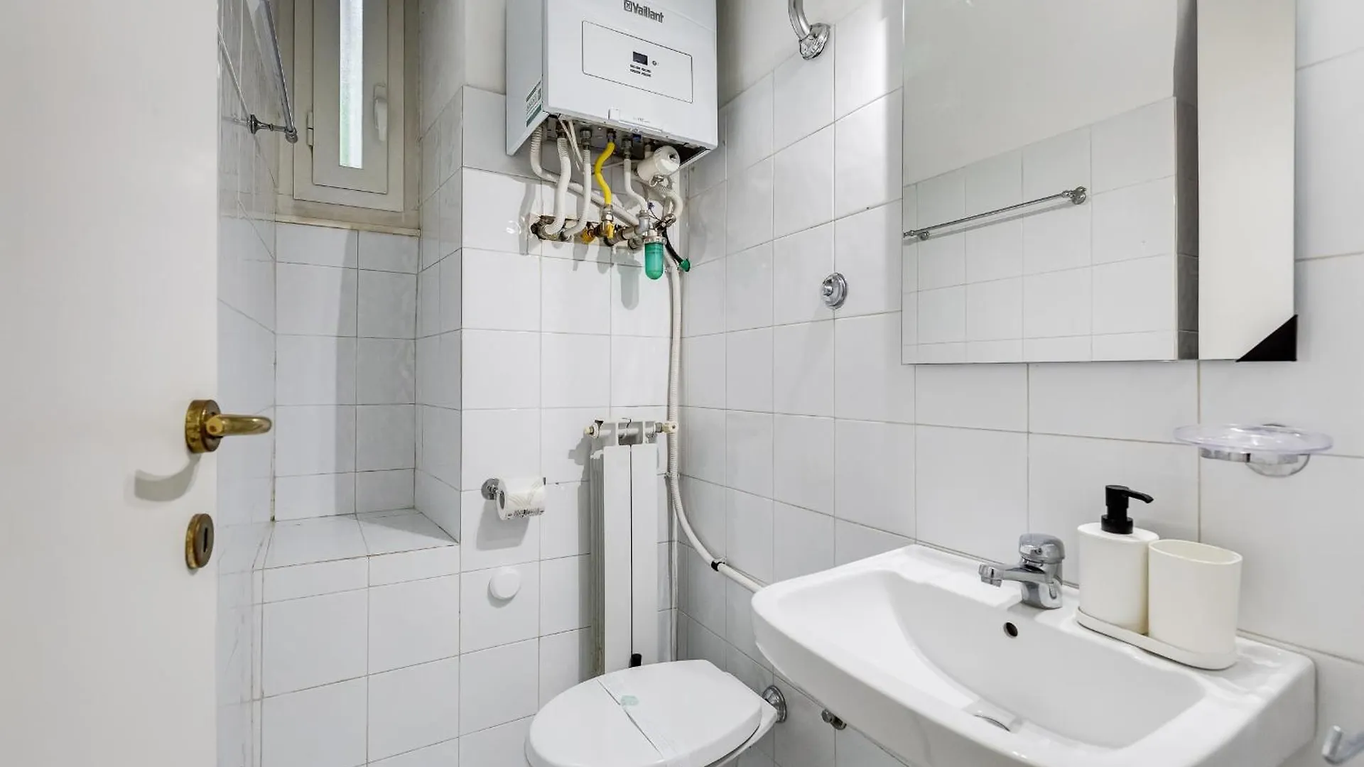 Vivilo Collection - Brescia Central Apt - 2Bd 2 Baths Roma 0*,  Itália