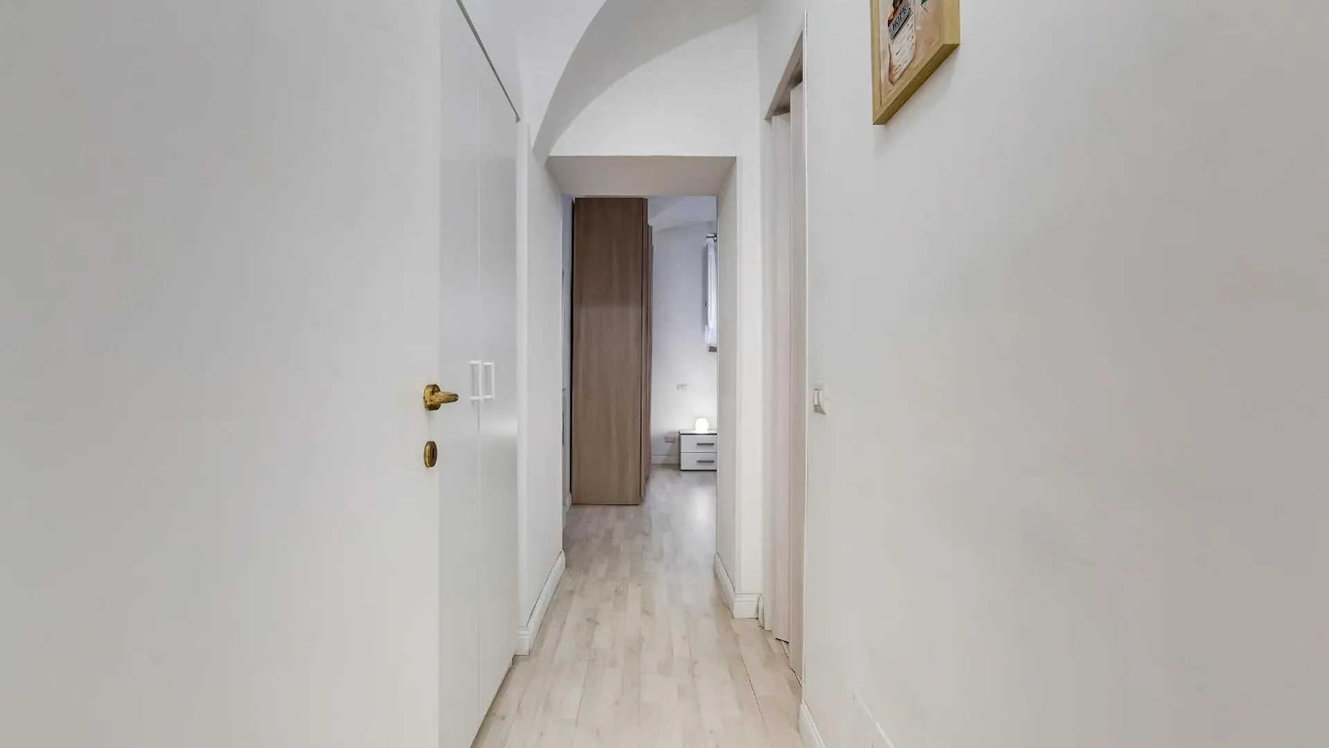 Vivilo Collection - Brescia Central Apt - 2Bd 2 Baths Roma 0*,  Itália