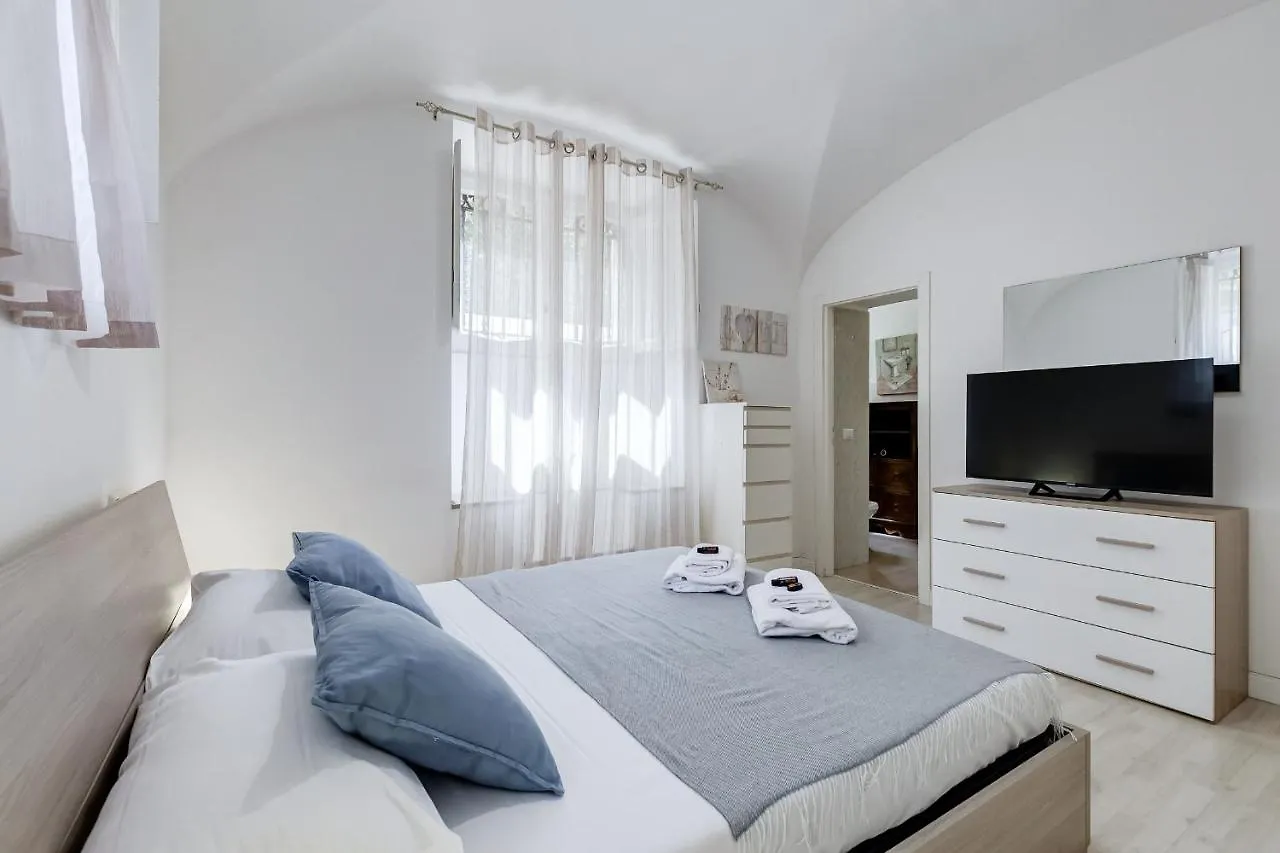 Апартаменты Vivilo Collection - Brescia Central Apt - 2Bd 2 Baths Рим