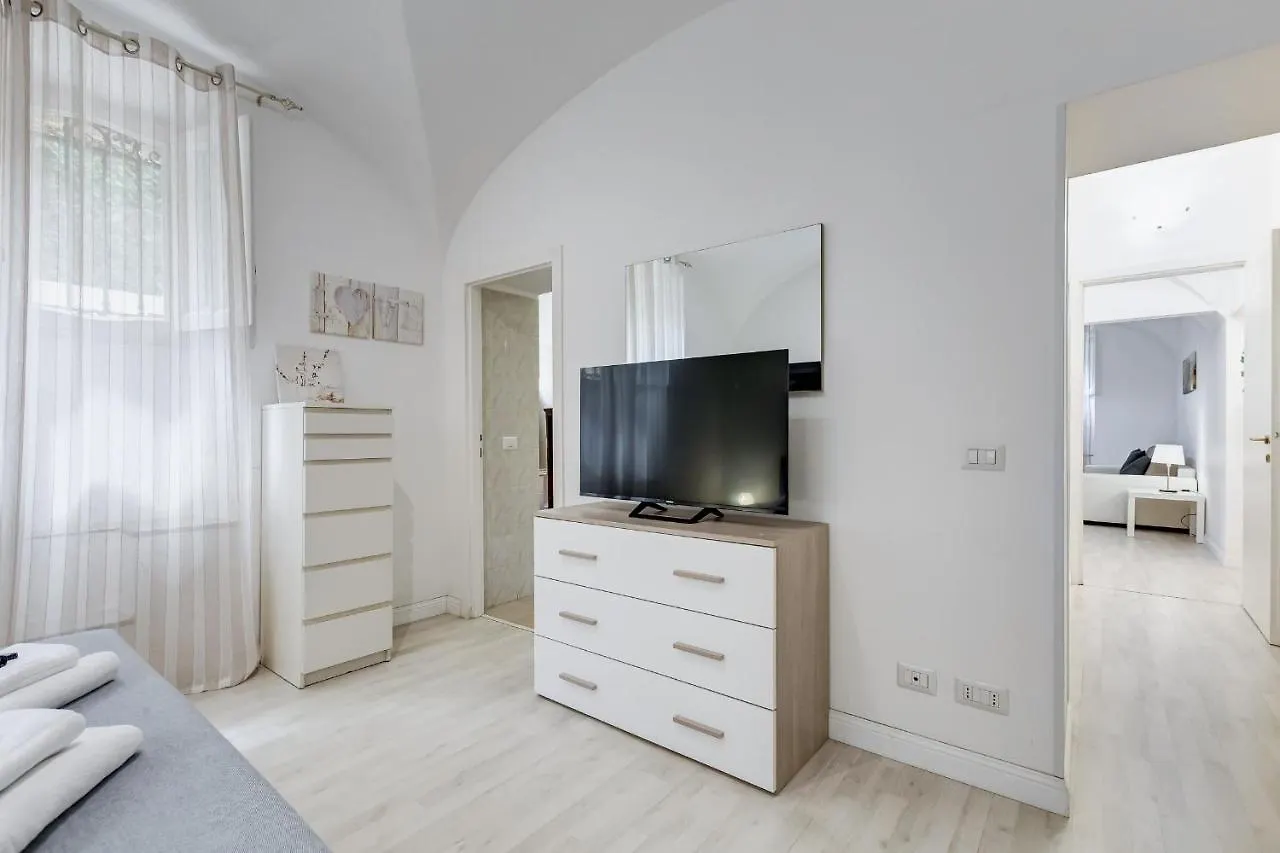 Vivilo Collection - Brescia Central Apt - 2Bd 2 Baths Рим Италия