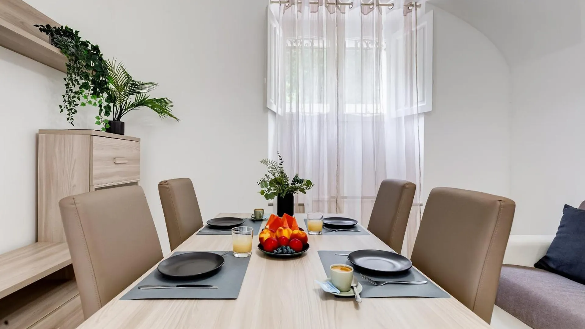 Vivilo Collection - Brescia Central Apt - 2Bd 2 Baths Рим 0*,  Италия