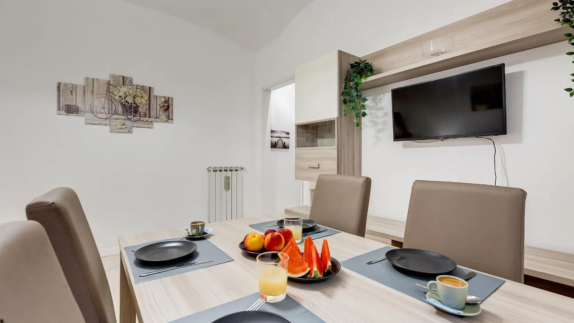 Vivilo Collection - Brescia Central Apt - 2Bd 2 Baths Рим Апартаменты