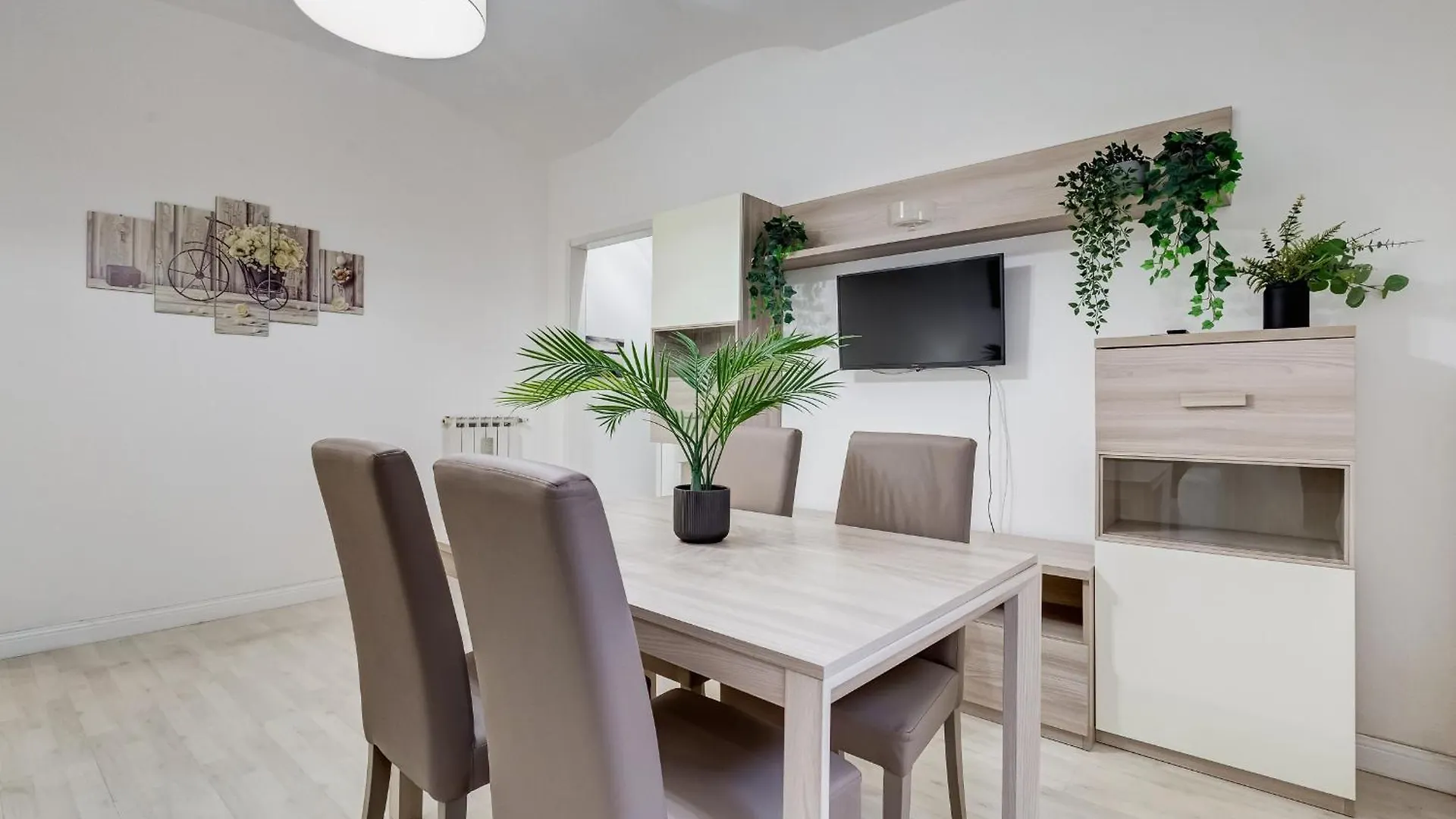 Vivilo Collection - Brescia Central Apt - 2Bd 2 Baths Рим Апартаменты