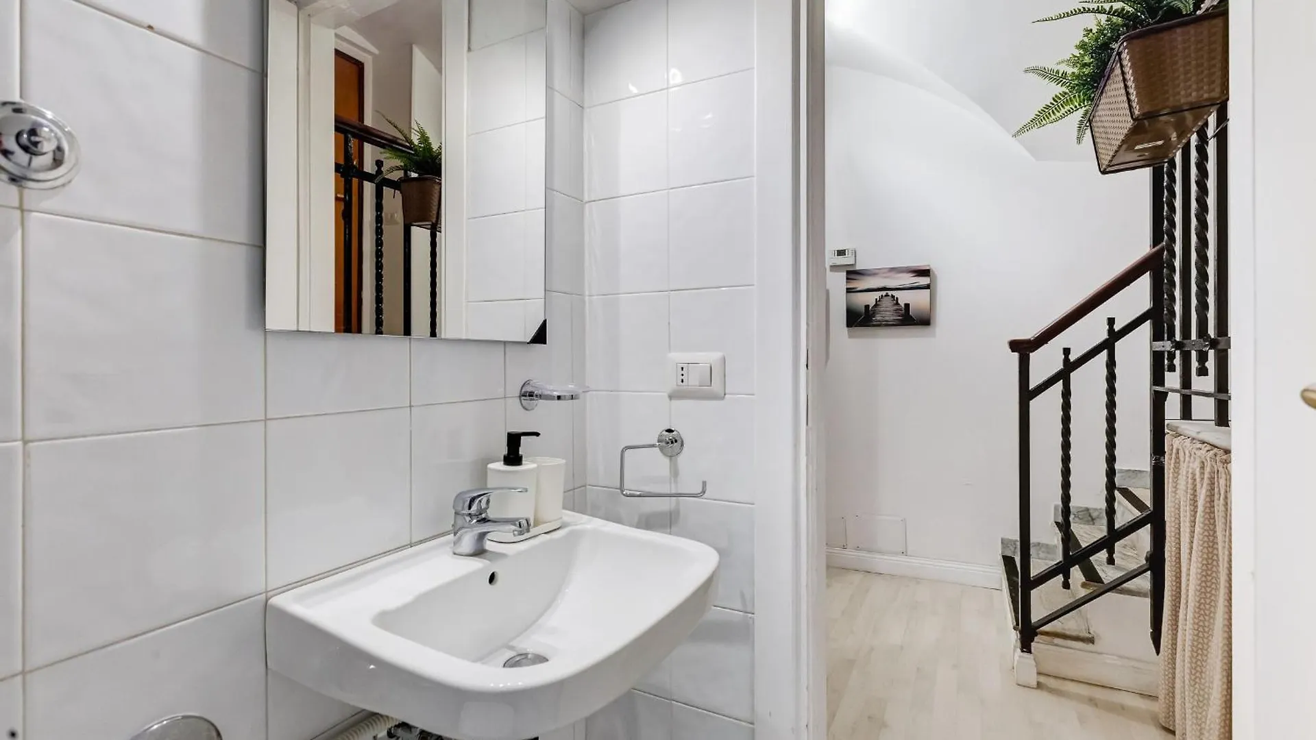 Апартаменты Vivilo Collection - Brescia Central Apt - 2Bd 2 Baths Рим