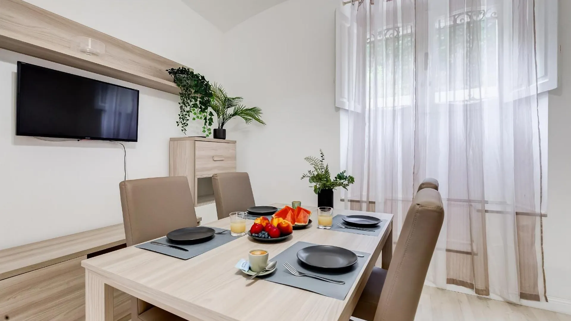 Vivilo Collection - Brescia Central Apt - 2Bd 2 Baths Рим 0*,  Италия