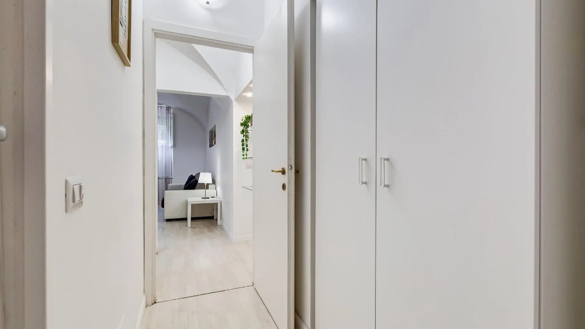 Апартаменты Vivilo Collection - Brescia Central Apt - 2Bd 2 Baths Рим